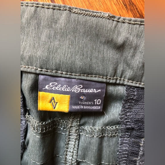 Eddie Bauer Green-Gray Travex Capri Pants - Size 10 - Picture 2 of 7